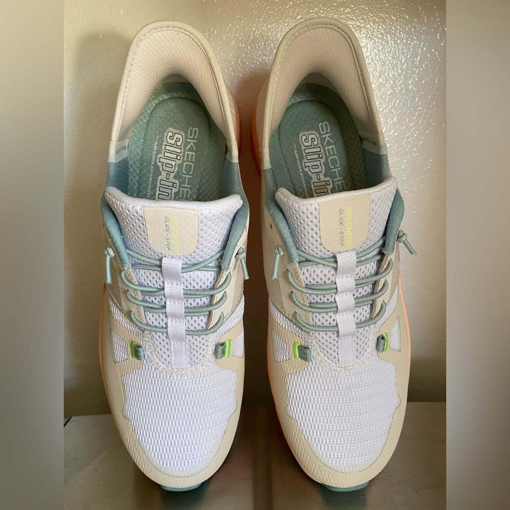SKECHERS .. WOMENS GLIDE STEP SLIP-INS SNEAKERS